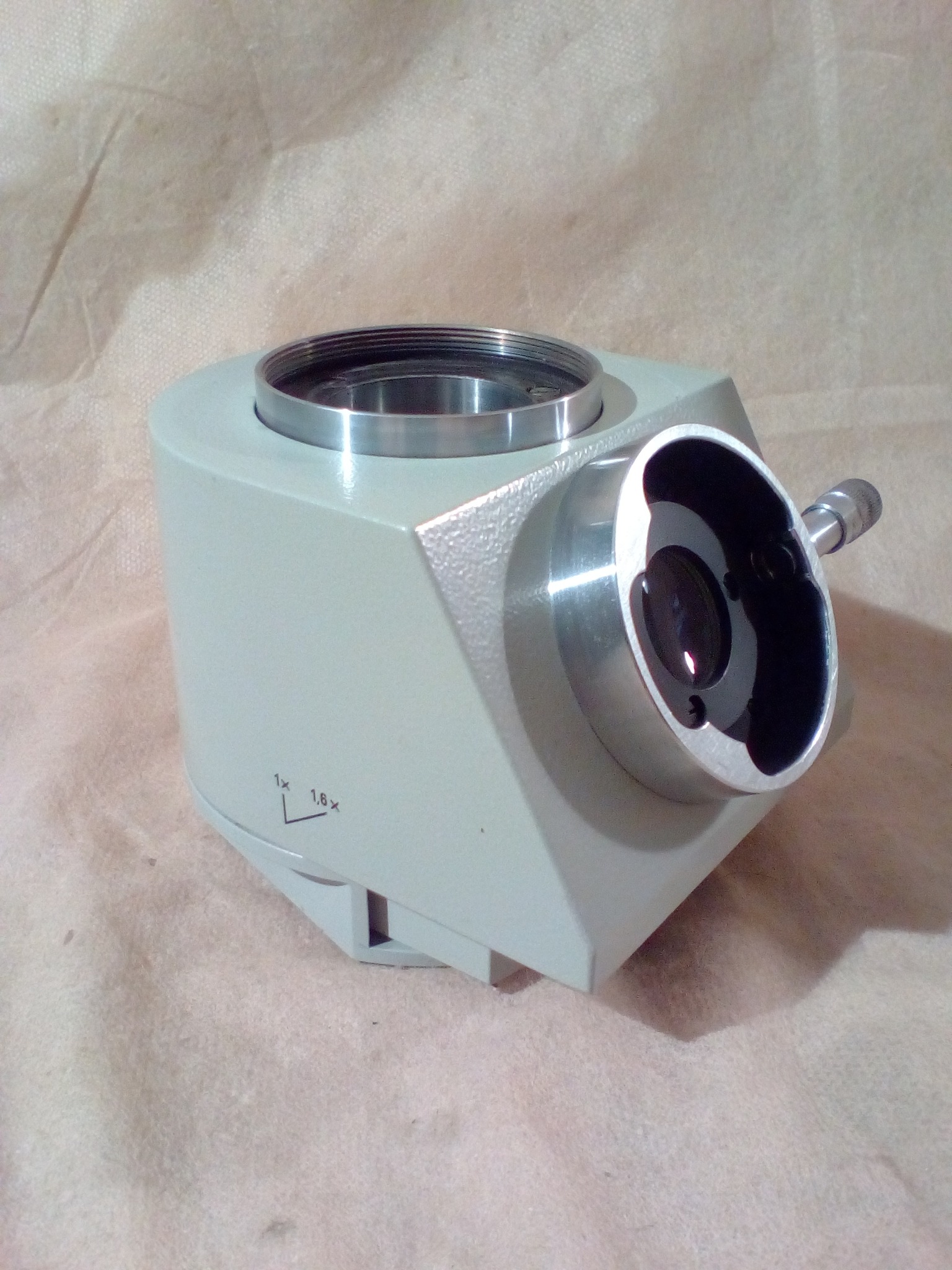 Na zdjęciu jest część mikroskopowa Carl Zeiss Jena Trinocular Head for Microval- microscopes - zdjęcie #1